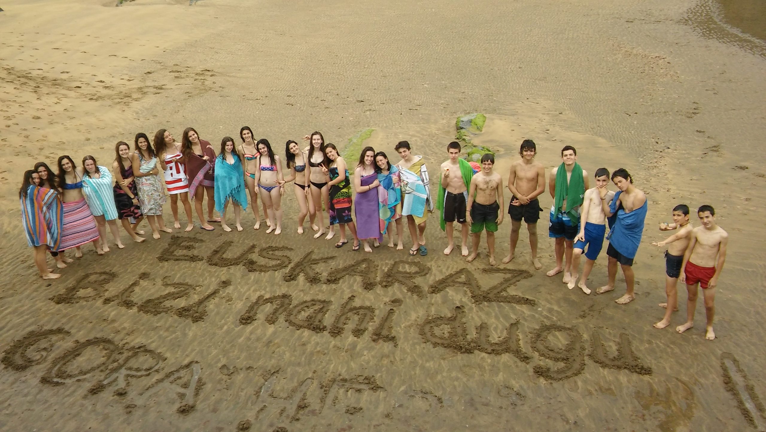 DBHko Euskara Taldekoak kostaldean zehar ibilaldian