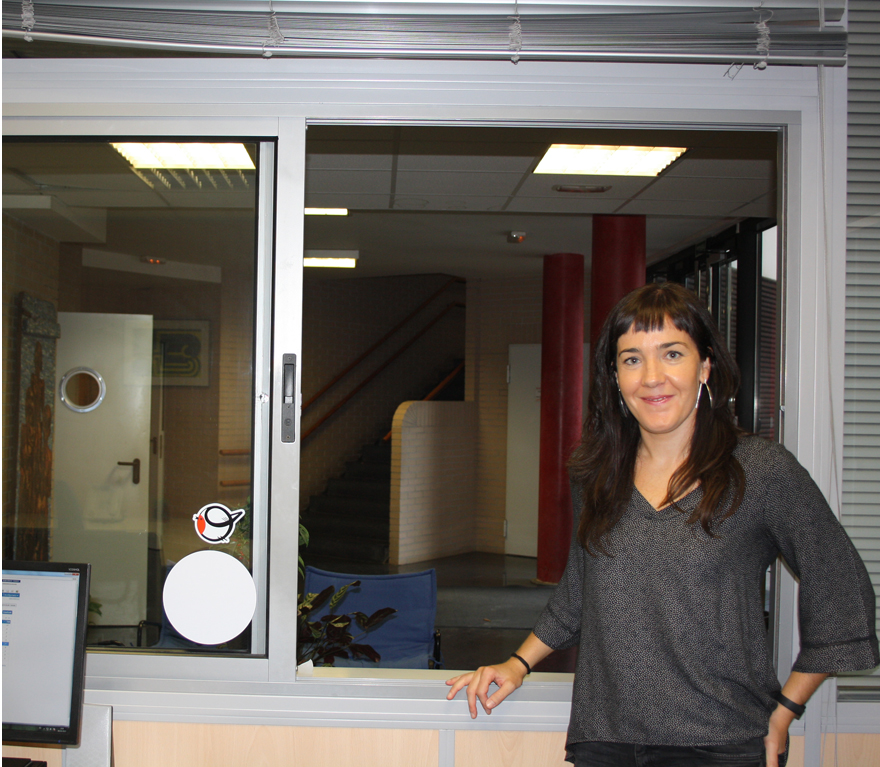 Leihatilaren bestaldean dagoena