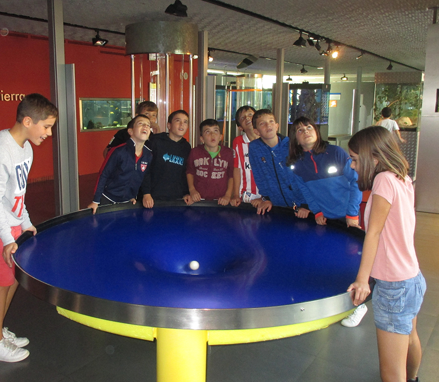 LH5eko ikasleak Eureka! Zientzia Museoan