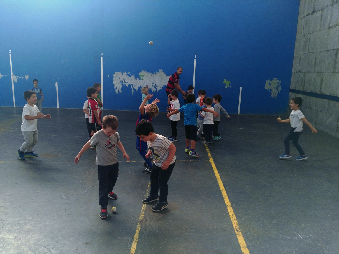 Pilota, eskubaloia eta multikirolak