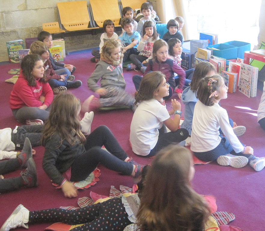 LH2: Haur Literatura aretoan. Erakusketa eta antzerkia.