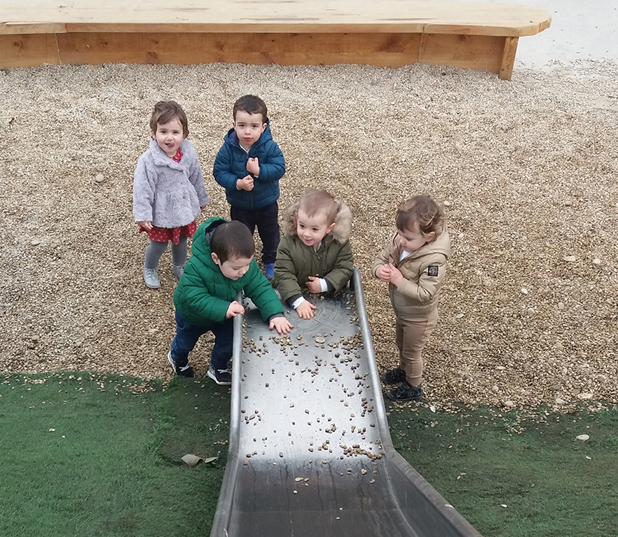 HH1 eta HH2koak jolastoki berria ezagutzen