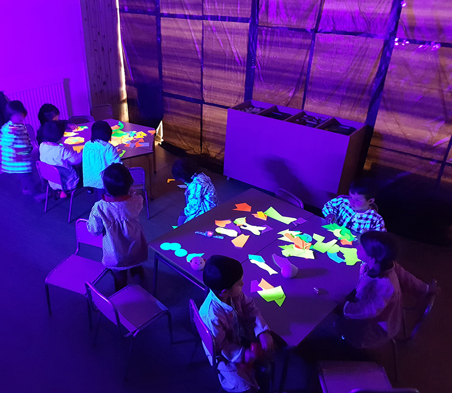 HH3: argiarekin jolasean