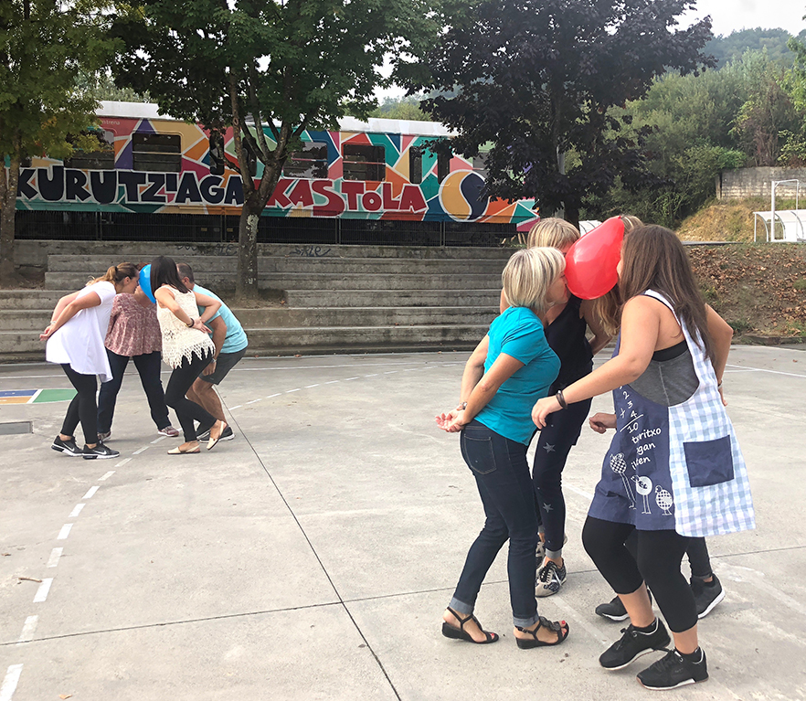 LHko irakasleak ikasle: jolasak ikasten