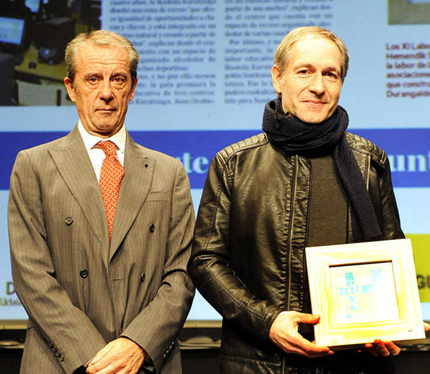 Kurutziaga Ikastolari aitortza “Hemendik” sarietan