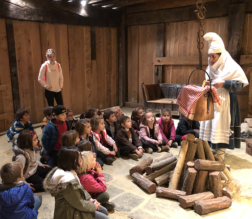 HH5: Olentzeroren etxera bisita