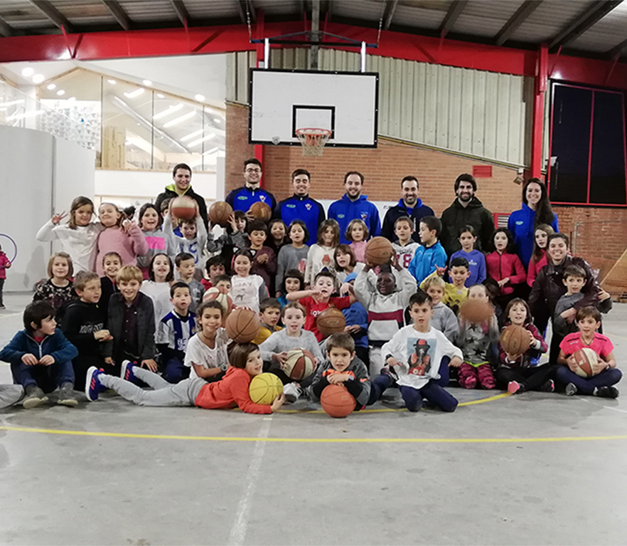 Multikirolak: Tabirakoko lagunekin