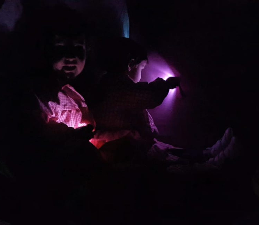 HH2: argiarekin jolasean