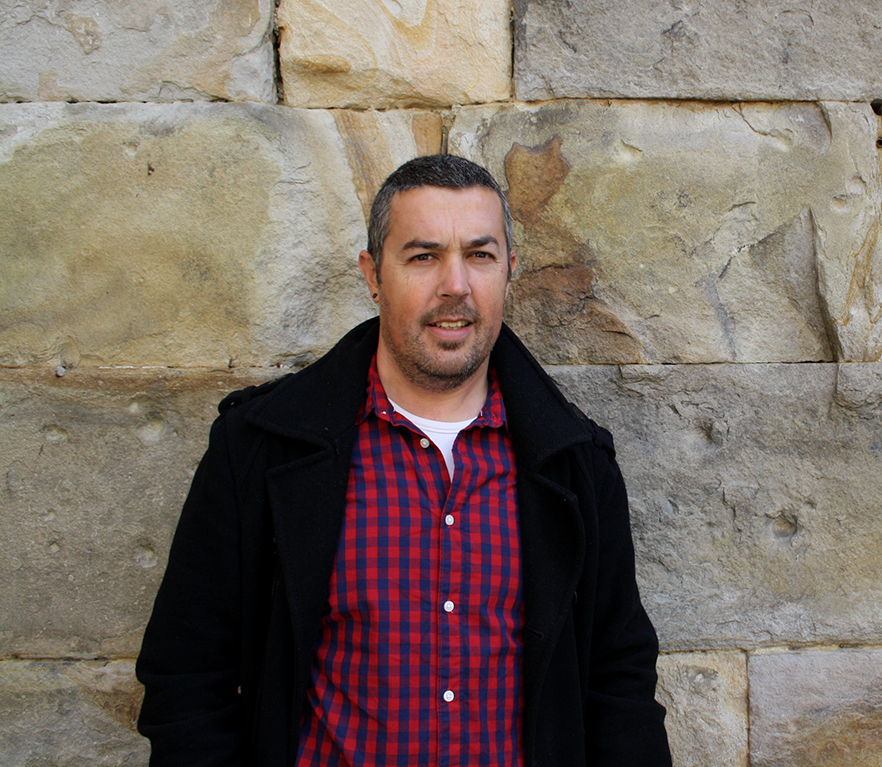 Jon Ander Ramos: eskola-umeek, heldu askok bezala, oso urrundik begiratzen diote Durangoko bonbardaketari