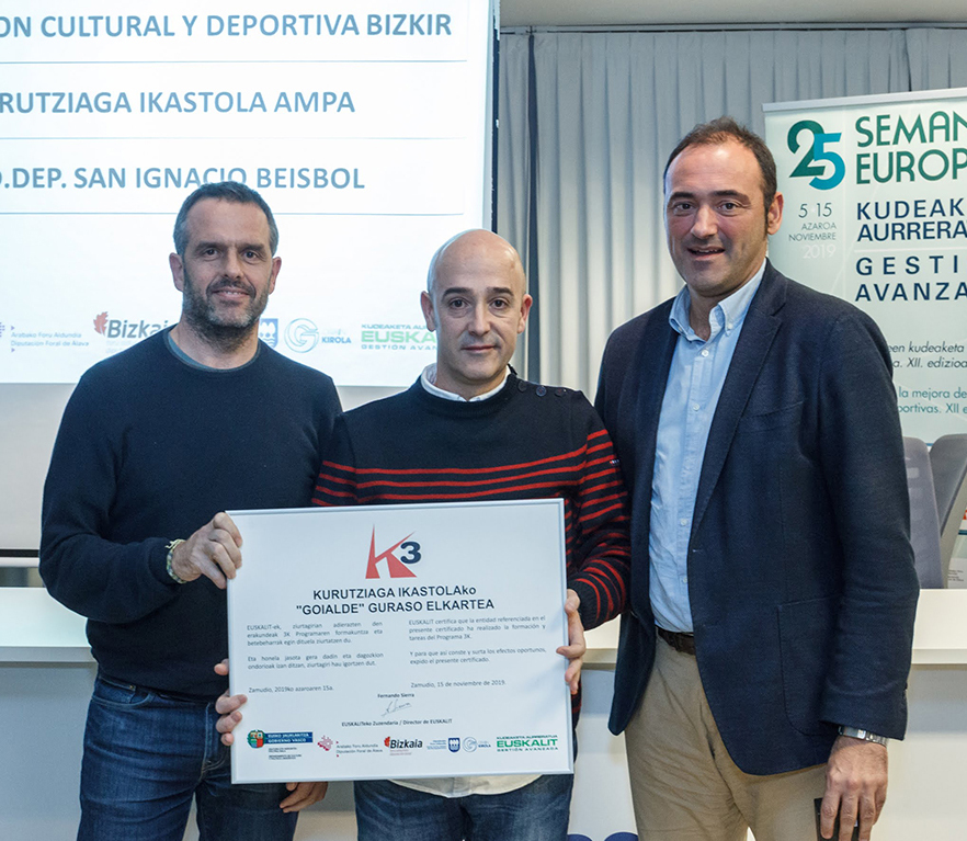 Kurutziaga ikastolak kiroletako 3K programaren ziurtagiria lortu du
