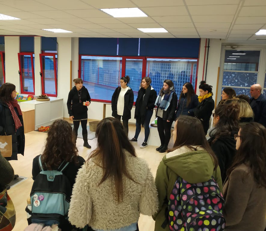 EHUko ikasle eta irakasleen bisita haur hezkuntzako proiektua ezagutzeko