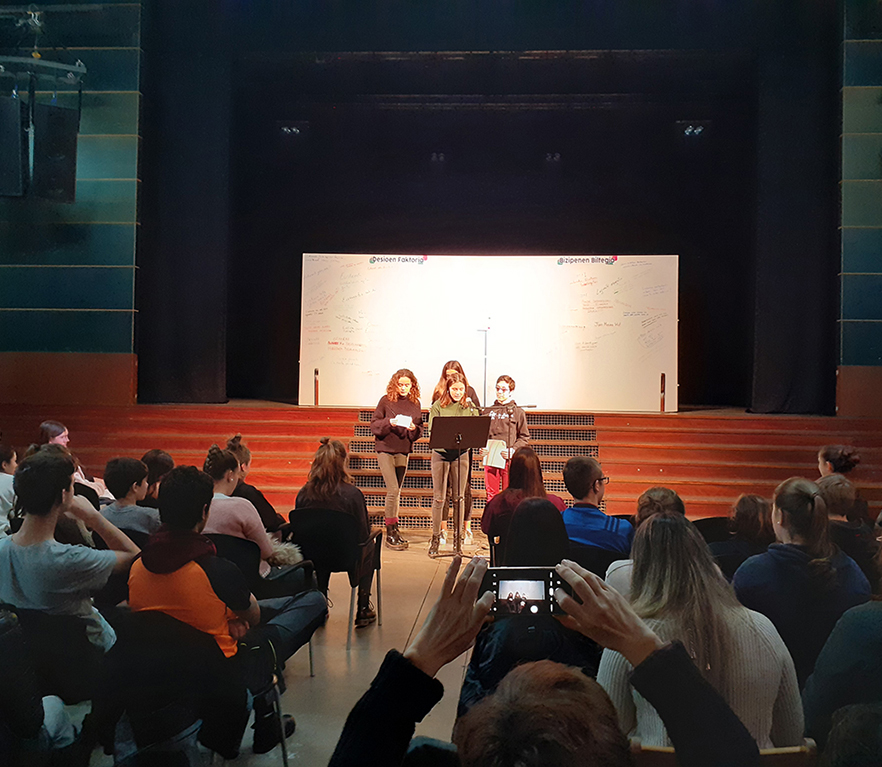 DBHko Euskara Taldea en el acto municipal del Euskararen Eguna