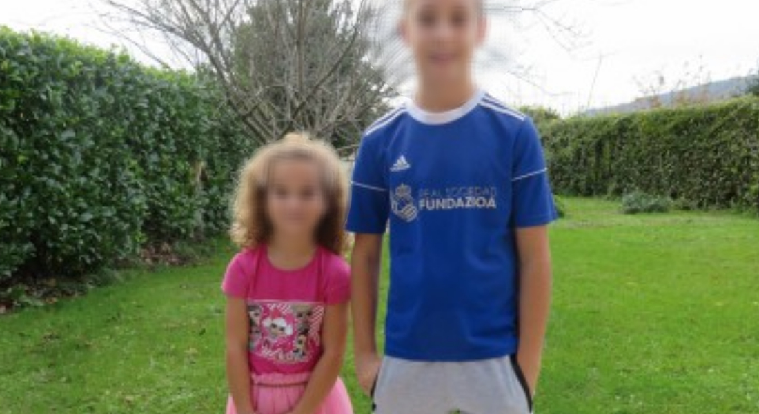 Hikhasi.eus: “Zergatik janzten ditugu neskak arrosez eta mutilak urdinez?”