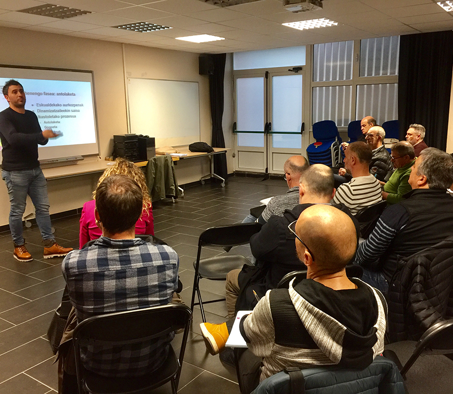 Ikastolen VII biltzarra prestatzen