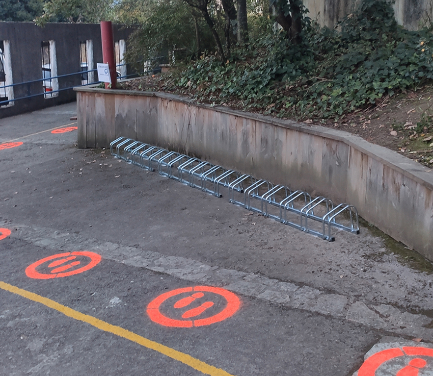 Nuevos aparcabicis. Una demanda del alumnado