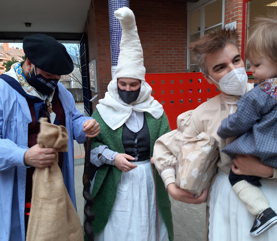 EI 1 año: Olentzero y Mari Domingi