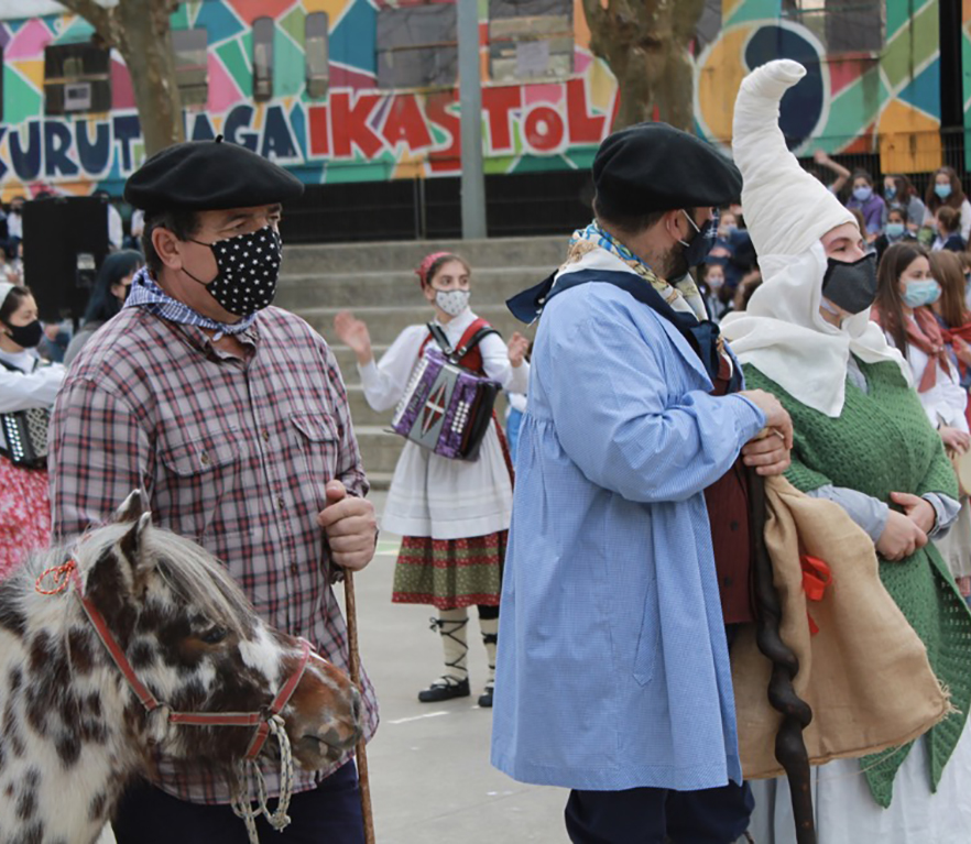 EP: Olentzero y Mari Domingi en la ikastola