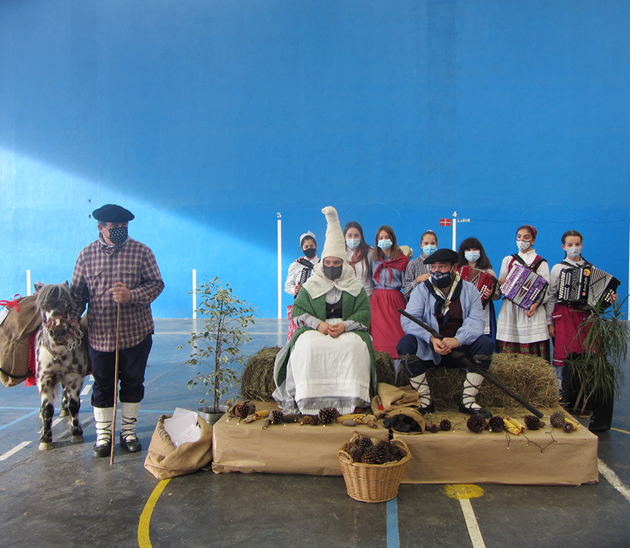 Educación Infantil: fotos visita de Olentzero y Mari Domingi