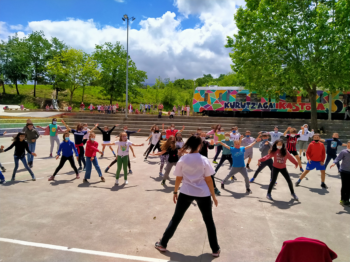 “Aktiba Zaitez!” programa: bazkalostean Zunba!