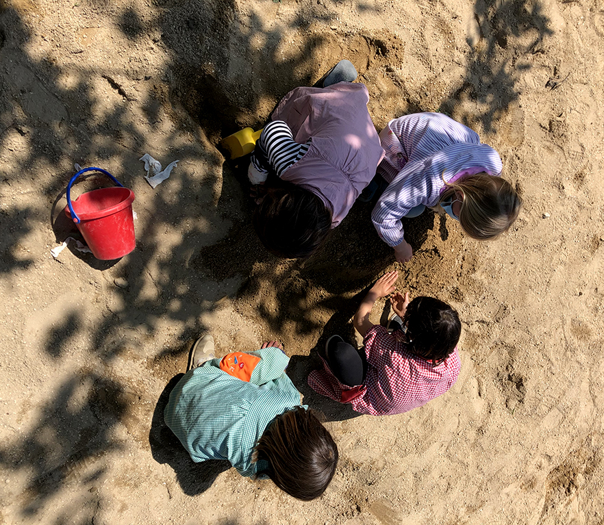 EI 5 años: jugando fuera