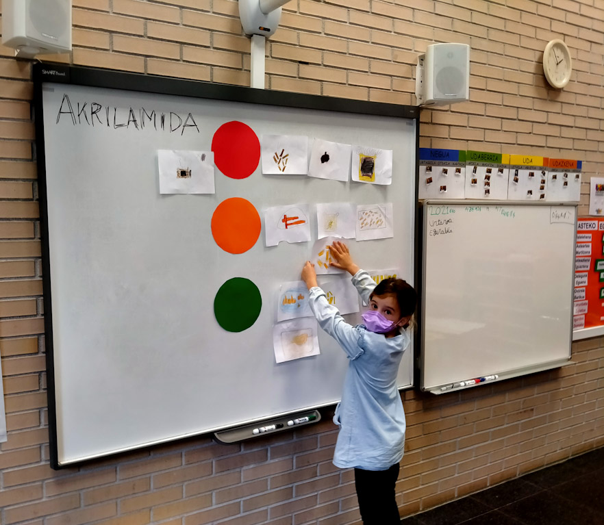 Comedor: Después de comer hemos aprendido sobra la acrilamida