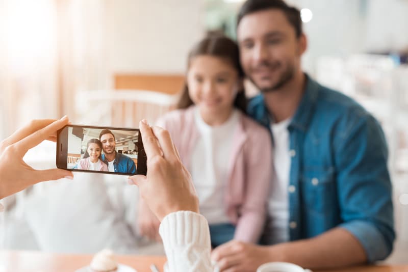 Educación Tres Punto Cero: zein da zure lehen mugikorra erosteko adina?