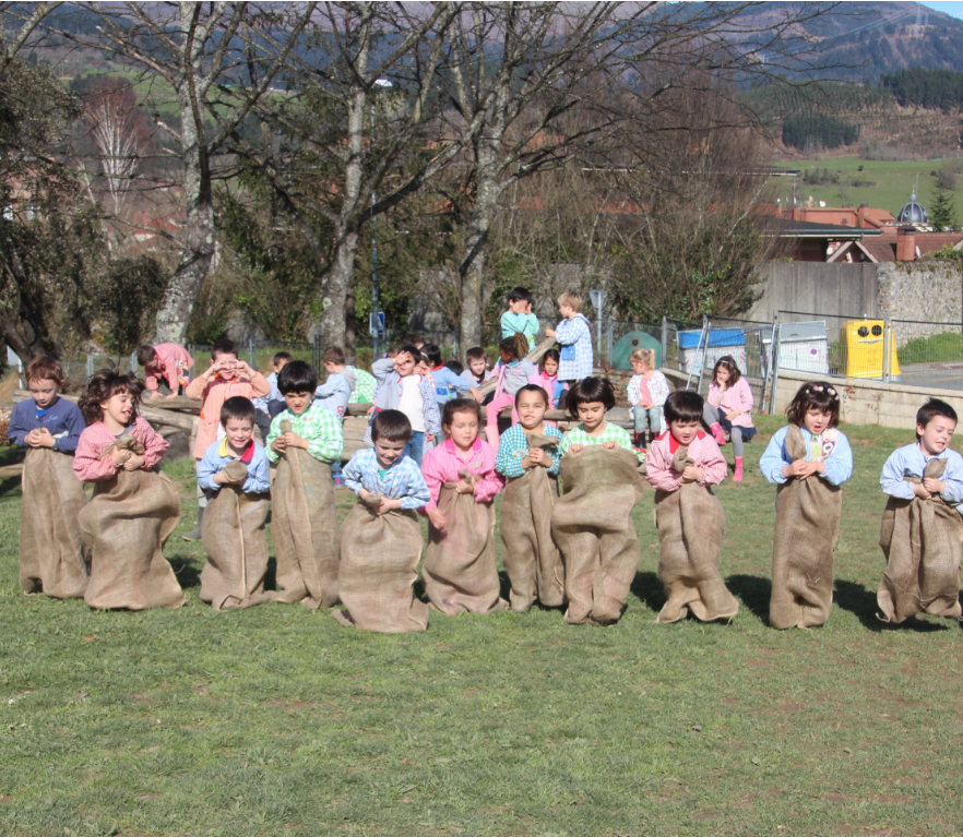 El 5 años: Carrera de sacos