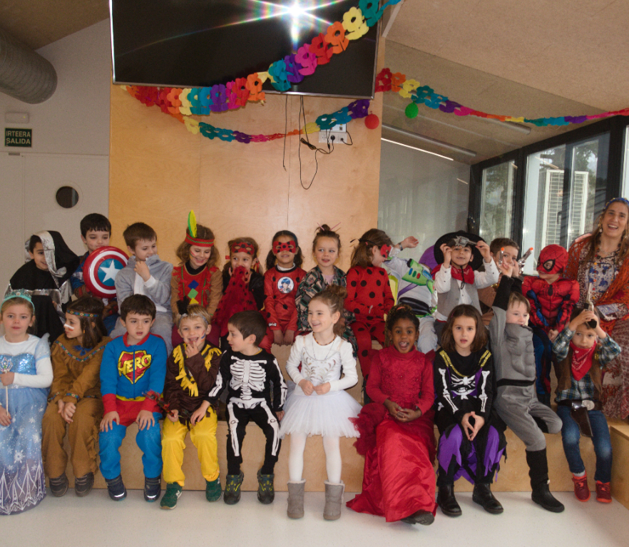 Años 3-4-5: Photocall con los disfraces