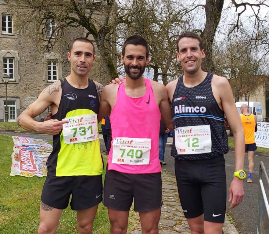 Julen Ozaeta ikasle ohi eta gurasoak Estibalizko Igoera irabazi du Gasteizen (anboto.org)