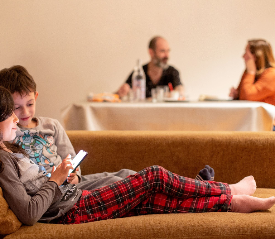 Seme-alabari estreinakoz mugikorra noiz eman [Argia]