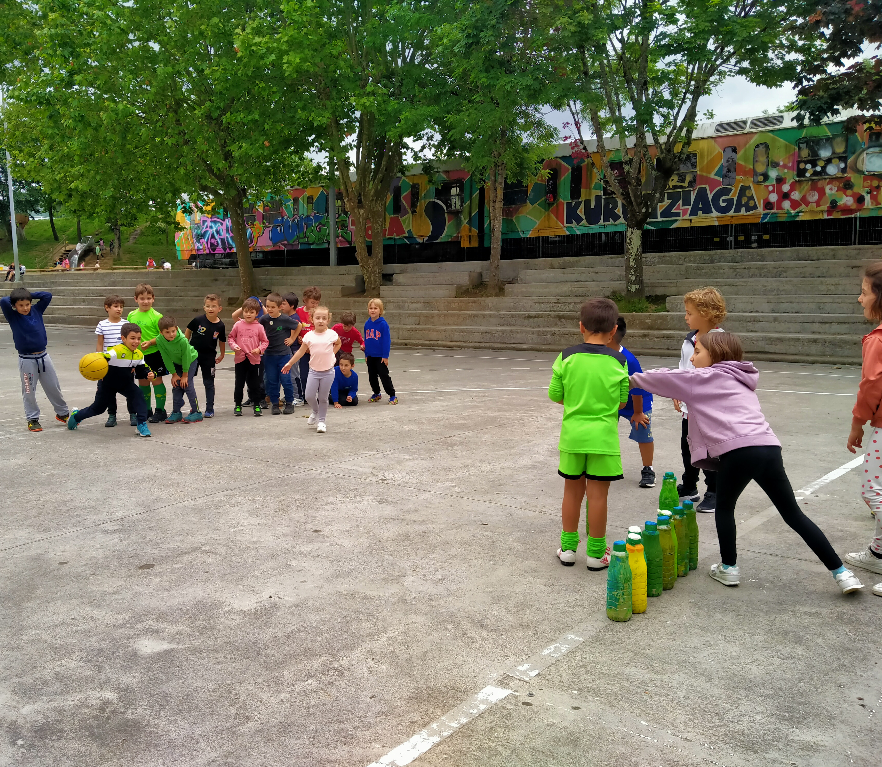 Comedor: Reciclando botellas, dando diferentes usos