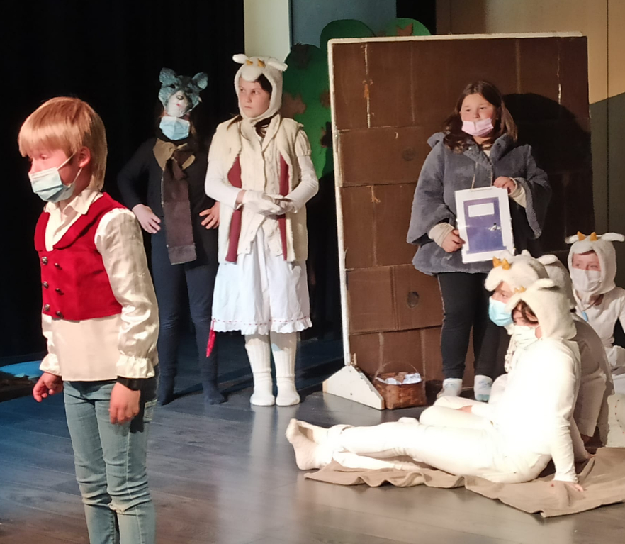 3º de EP: La obra “The Wolf And The Eight Little Kids”