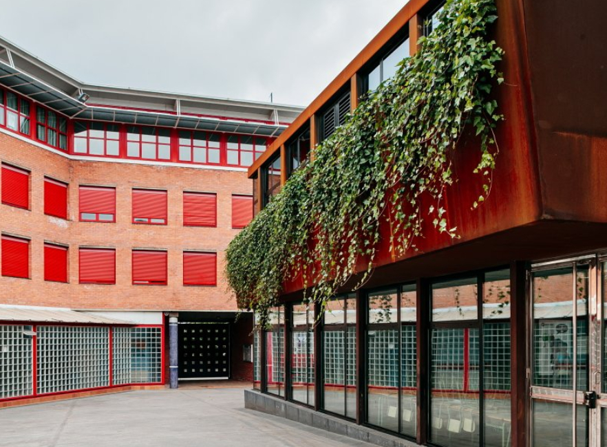 Eguzki plakak jarriko ditugu Ikastolako teilatuan, energia propioa sortzeko asmoz