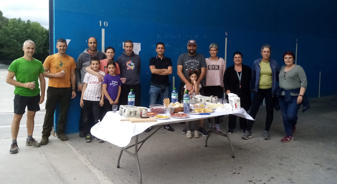 Auzolanaren garrantziaz, hiru gurasogaz: “Ikastola geu garela hobeto konturatzeko eta gure gazteei elkarlanaren balioa sustatzeko balio du”