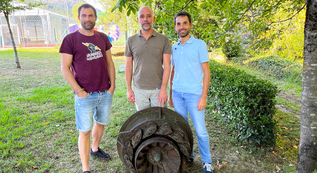 [BIDEOA] Eguzki plakak martxan daude Kurutziaga eta Ibaizabal ikastoletan: “Filosofia bateratu batean gauzatu dugu obra”