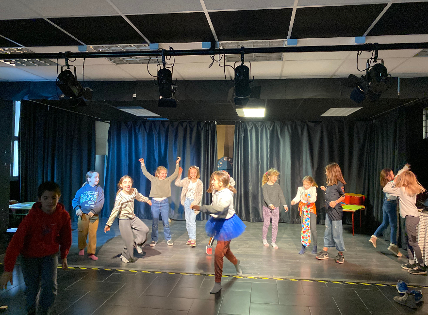 Jantokia: LH4ko ikasleek Euskaraldiari buruzko antzerkia egin dute