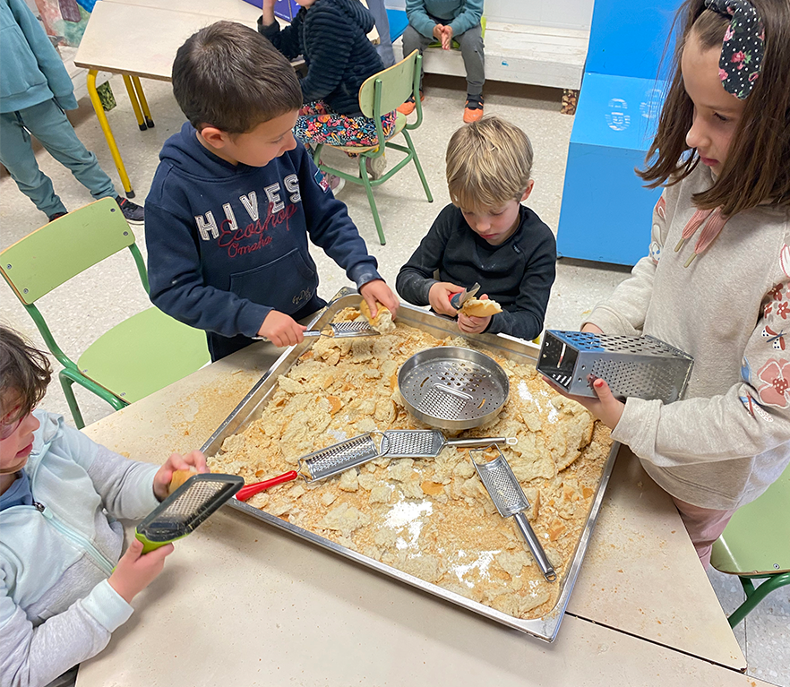 Comedor: Probando diferentes panes y cereales con el alumnado de 1º de EP