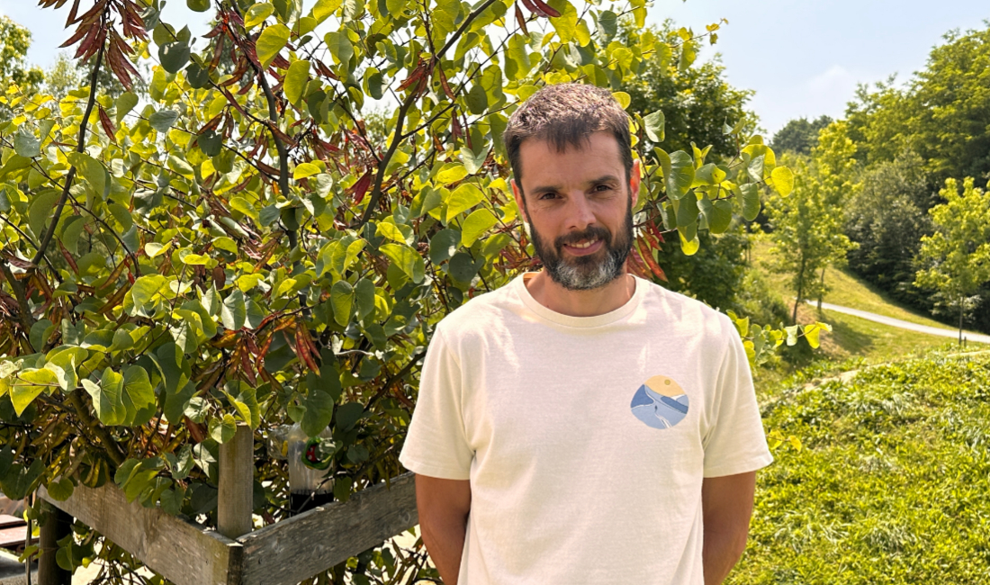 Liztor asiarren aurkako tranpak jarri ditu Dorkaitz Basartek Durangon zehar: “Liztor asiarrak horrenbeste erle hiltzeak ingurunean eragin negatibo handia du”