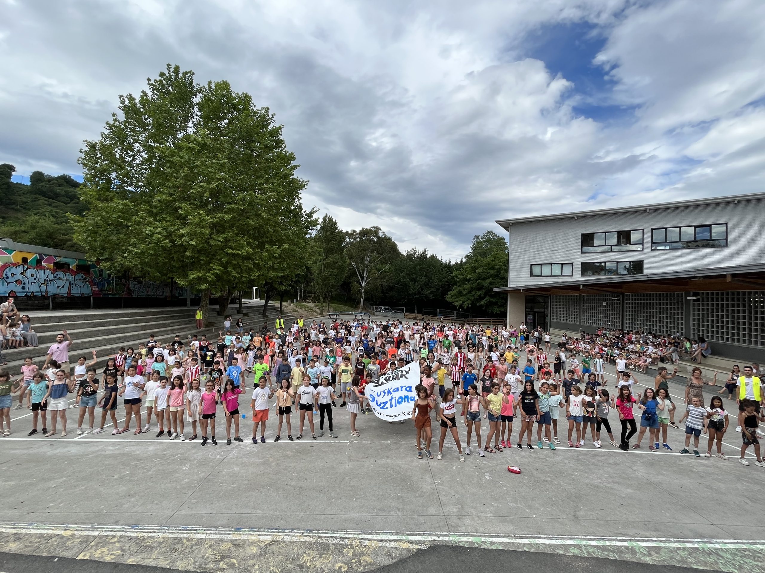 Zorion eskuak, herri euskaldun baten alde