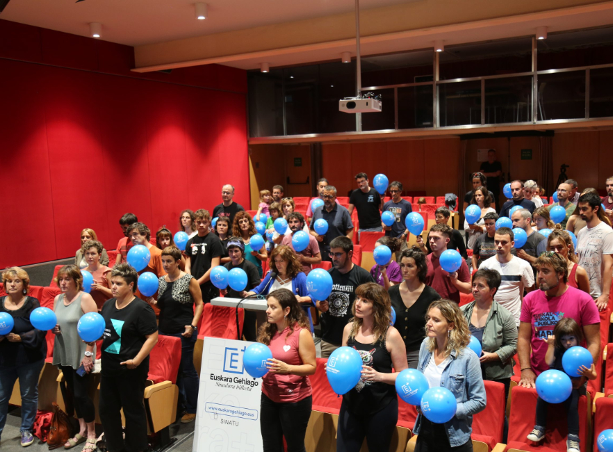 ‘Euskara Gehiago’, hezkuntzan euskarazko eredua orokortzearen aldeko sinadura bilketa abian da: batu zaitez!