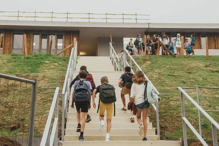 Kattalin Elizalde kolegioa estreinatu dute Senperen (Berria)