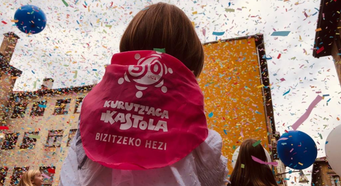 Txupinazo txikia botata, umeek hartu dituzte Durangoko kaleak