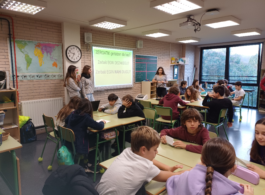 DBH: Euskara taldea neurketaren emaitzak aztertzen