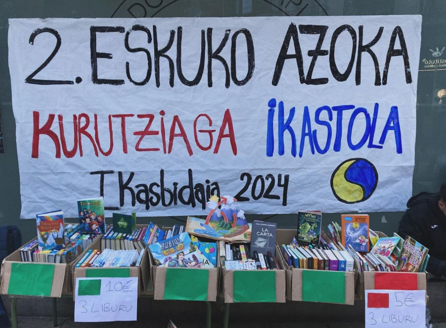 La feria de productos de segunda mano en Kurutziaga ikastola, el 15 de diciembre
