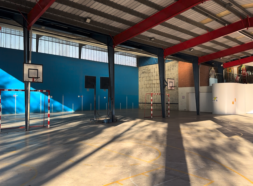 Frontoiko eta saskibaloi kantxako argiak piztuta zapatu eta domeketan