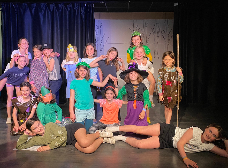 [BIDEOA] LH: ‘Gure basoetan galdurik’ antzezlana