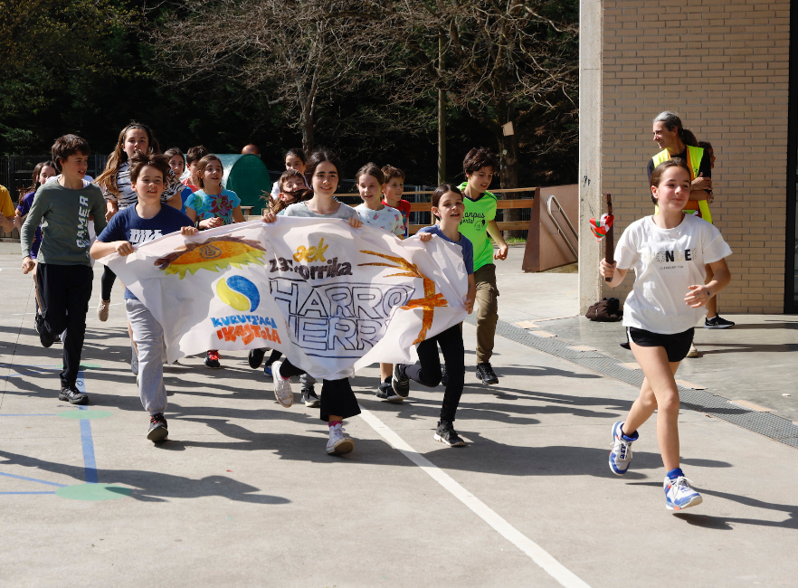 [BIDEOA]: Kurutziaga Ikastolako Korrika iruditan