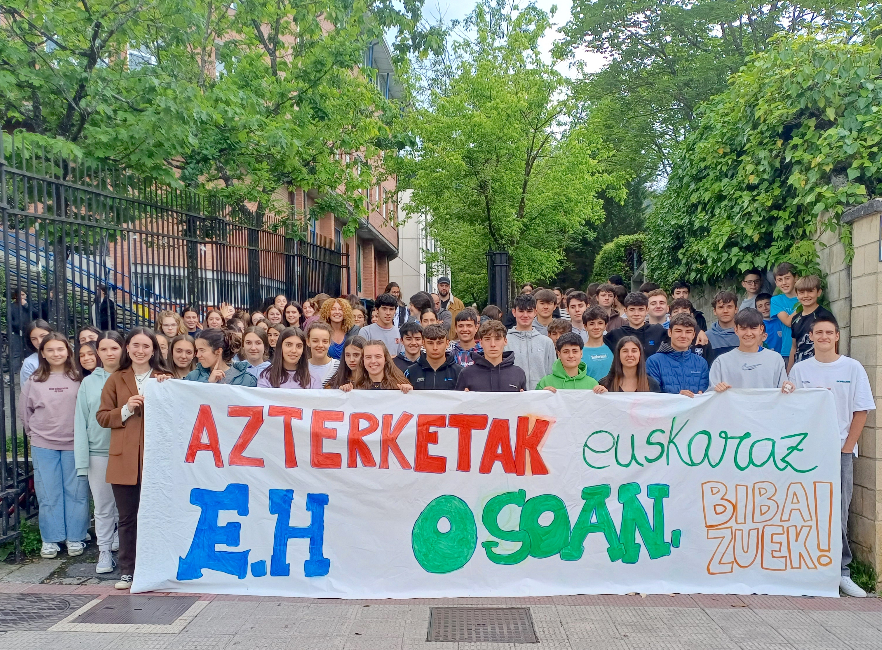 ‘Azterketak euskaraz’ mobilizazio orokorrarekin bat egin dugu
