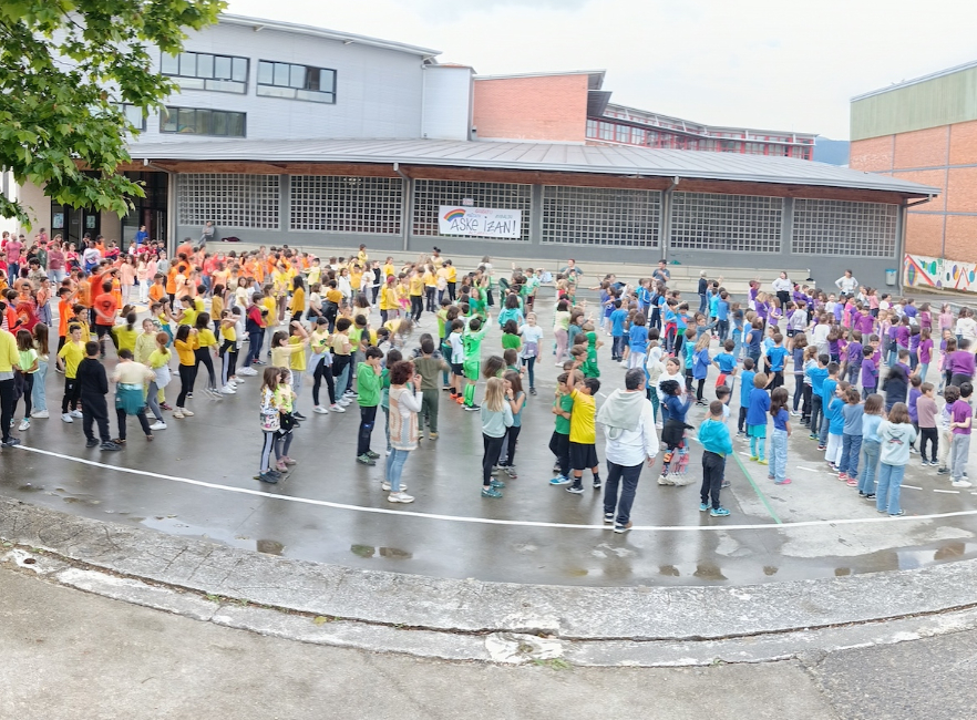 [BIDEOA] LH: Ekintza kolektiboa LGTBIQ+ fobiaren aurkako naziorteko egunean