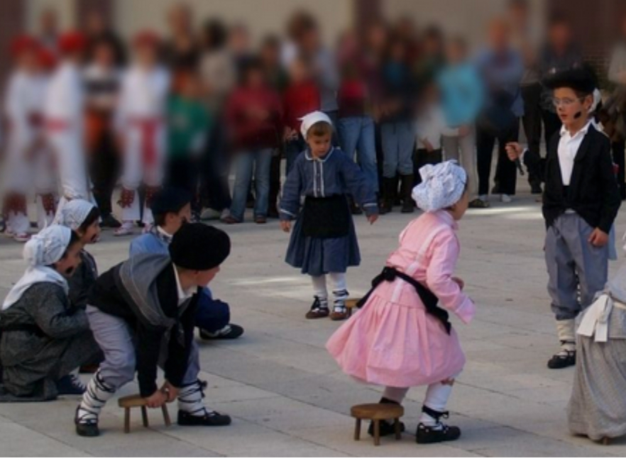 Tronperri dantza taldean izena emateko